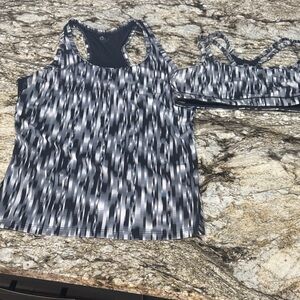 Gap Fit workout top and sports bra size medium